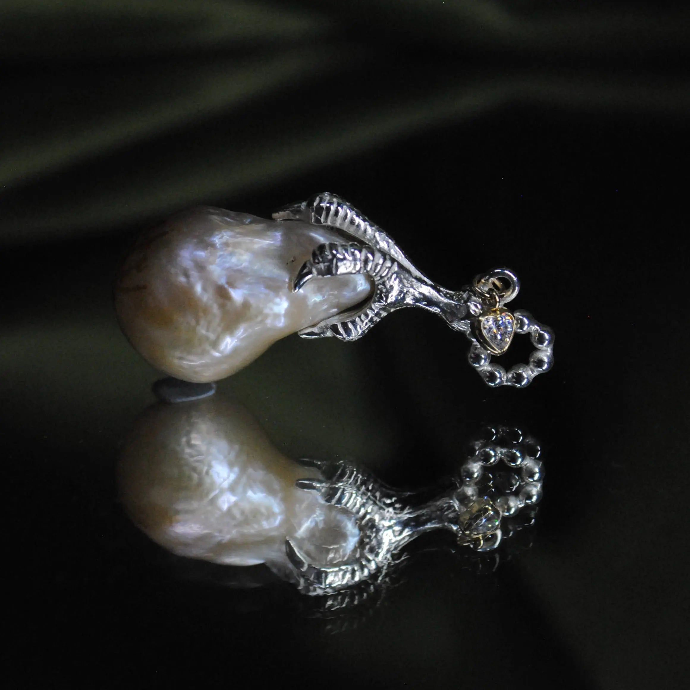 SERAPH CLAW CHARM The Baptist